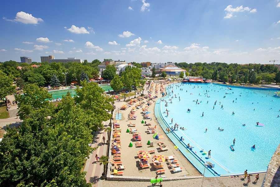 Lux Apartman Villa Hajdúszoboszló Buitenkant foto