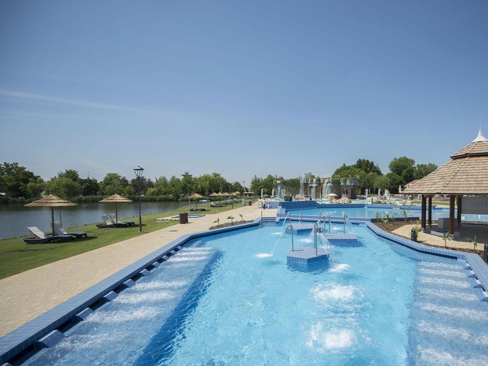 Lux Apartman Villa Hajdúszoboszló Buitenkant foto